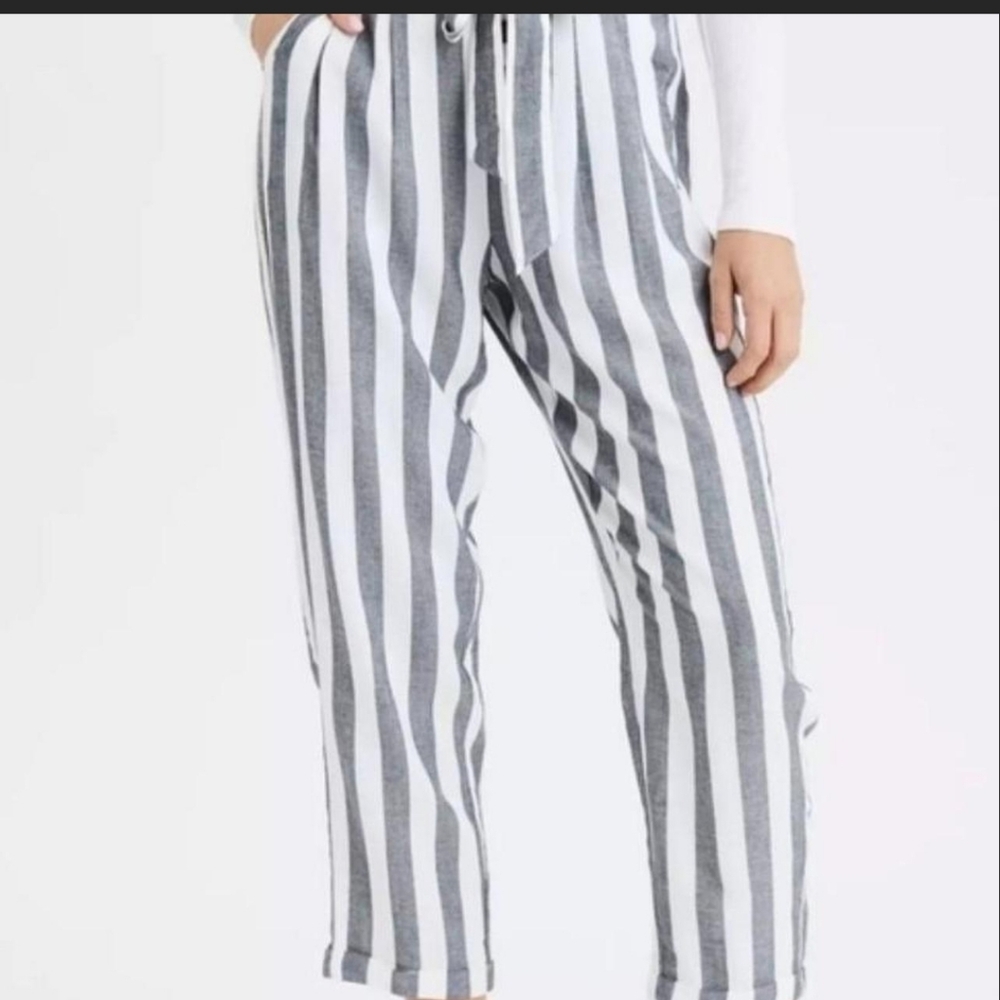 American Eagle white and grey striped pants Size M #summerpants #striped
